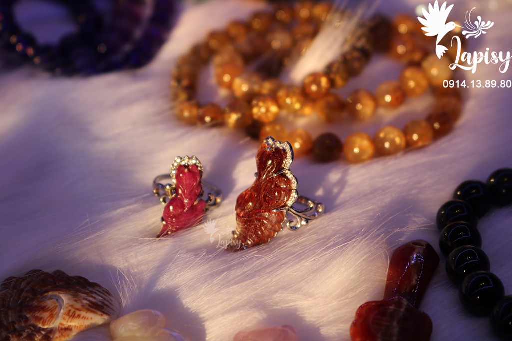 ĐEO NHẪN HỒ LY NGÓN NÀO, NÊN QUAY RA HAY QUAY VÀO ?