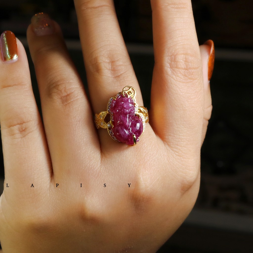 ĐEO NHẪN TỲ HƯU NGÓN NÀO, NÊN QUAY RA HAY QUAY VÀO